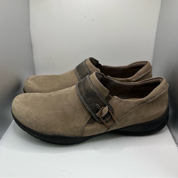 Clarks Shoes - Women’s Clarks Roseville Dot Slip-On Shoes Size 10